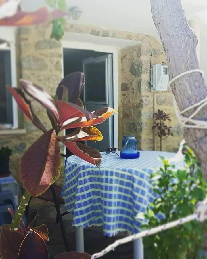 Spiros Apartments Livádia Kültér fotó